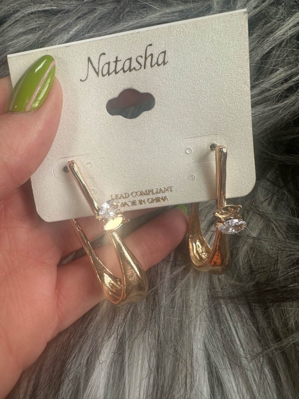 NWT Natasha Gold Tone Earrings Flawed - Picture 2 of 4
